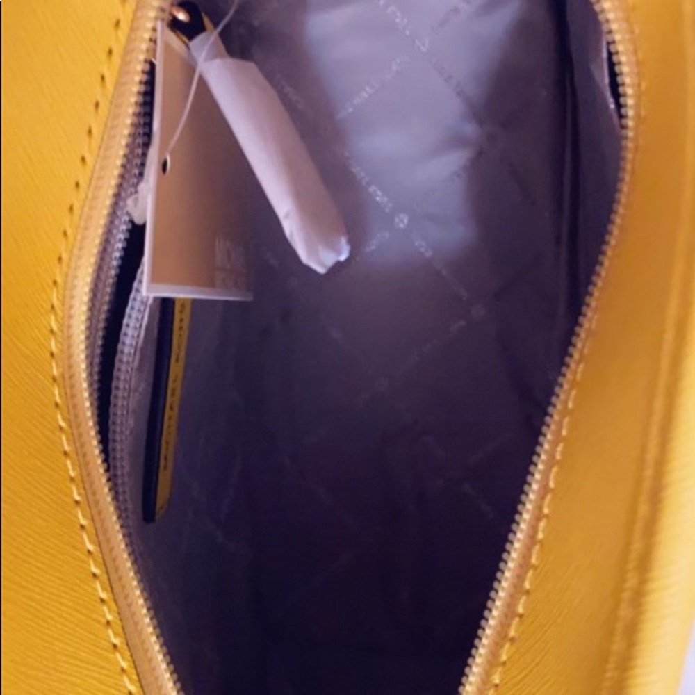 New Authentic Michael Kors purse - Picture 3 of 6